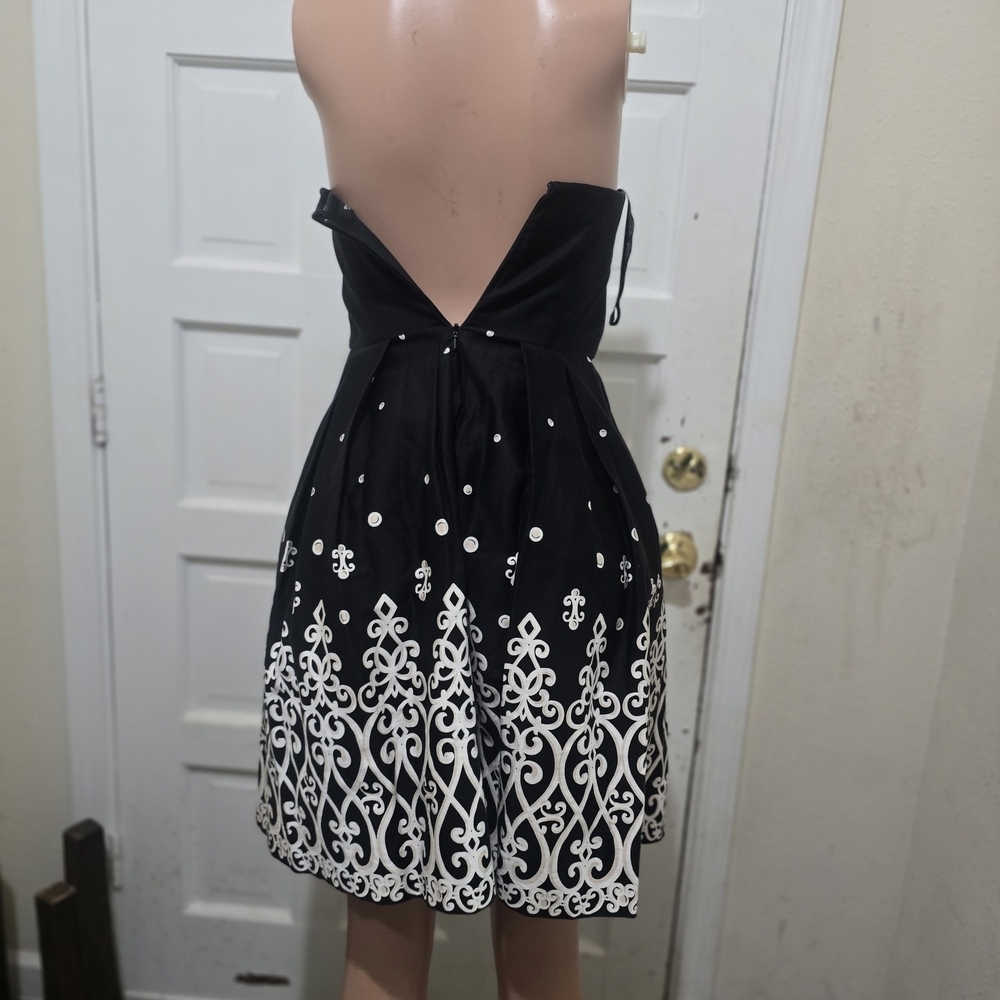 White House Black Market Black Strapless Dress with White Embroidered Hem - Picture 4 of 4